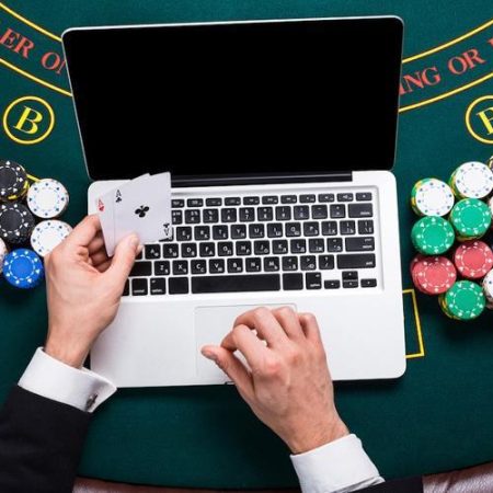 Are there any differences between online casinos and live casinos?